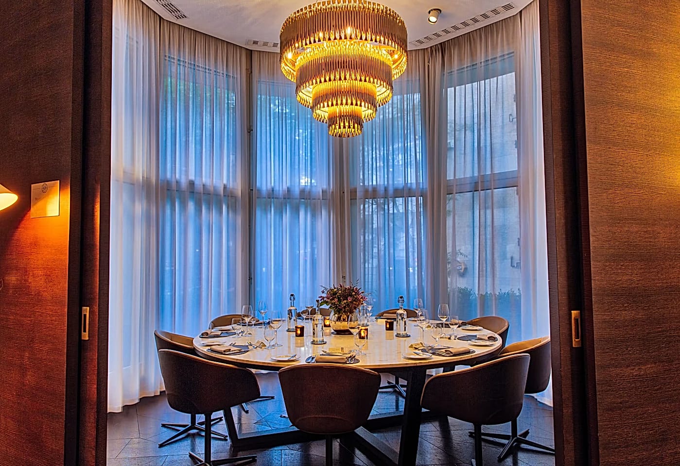 12 Hay Hill’s Ground Round mayfair meeting room 2