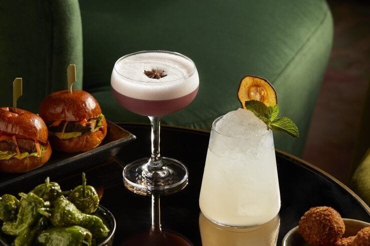 A rooftop bar overlooking the River Thames: 12th Knot image 3