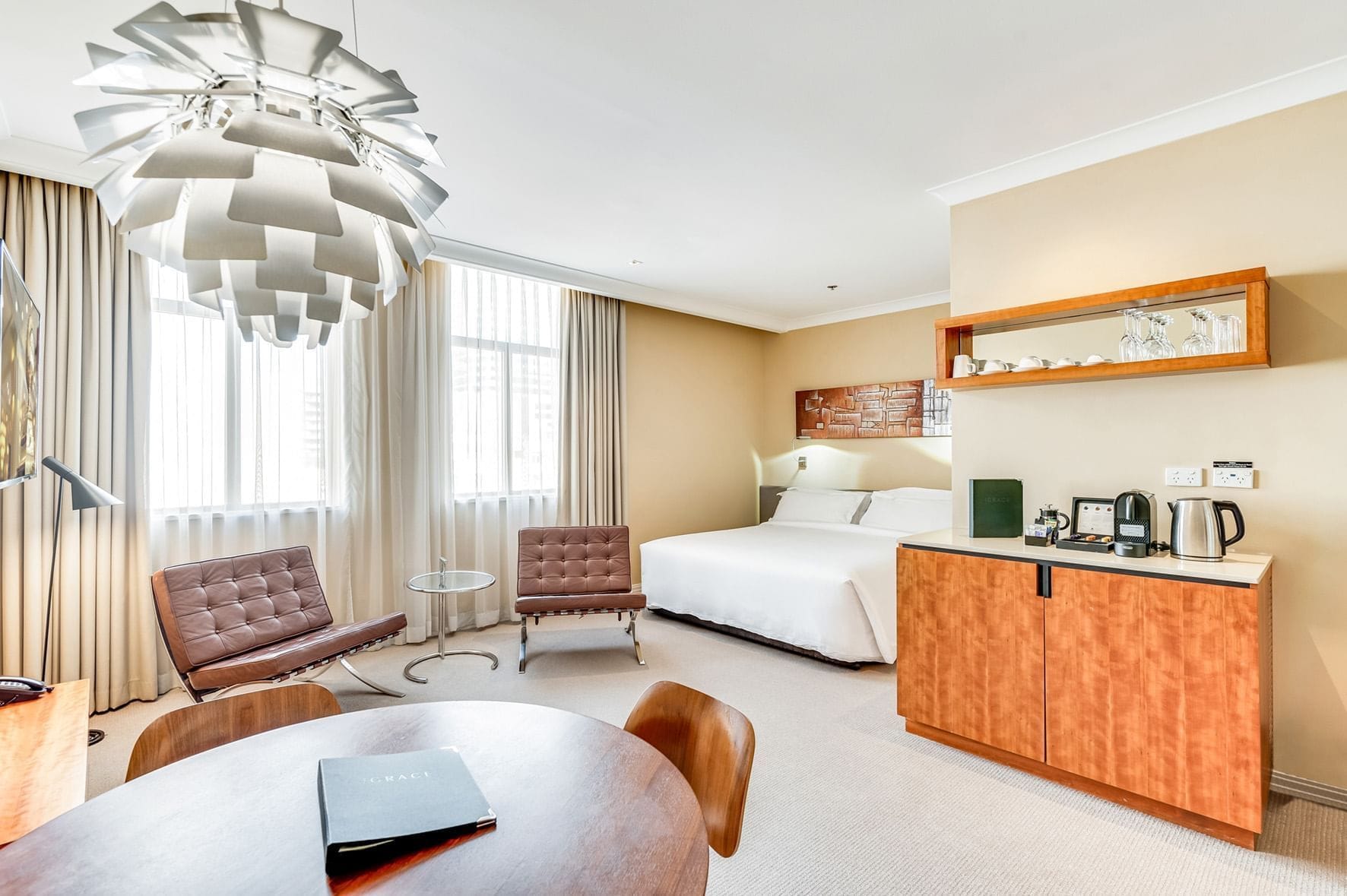 Wilarra-Kirralaa, The Grace Hotel image 3