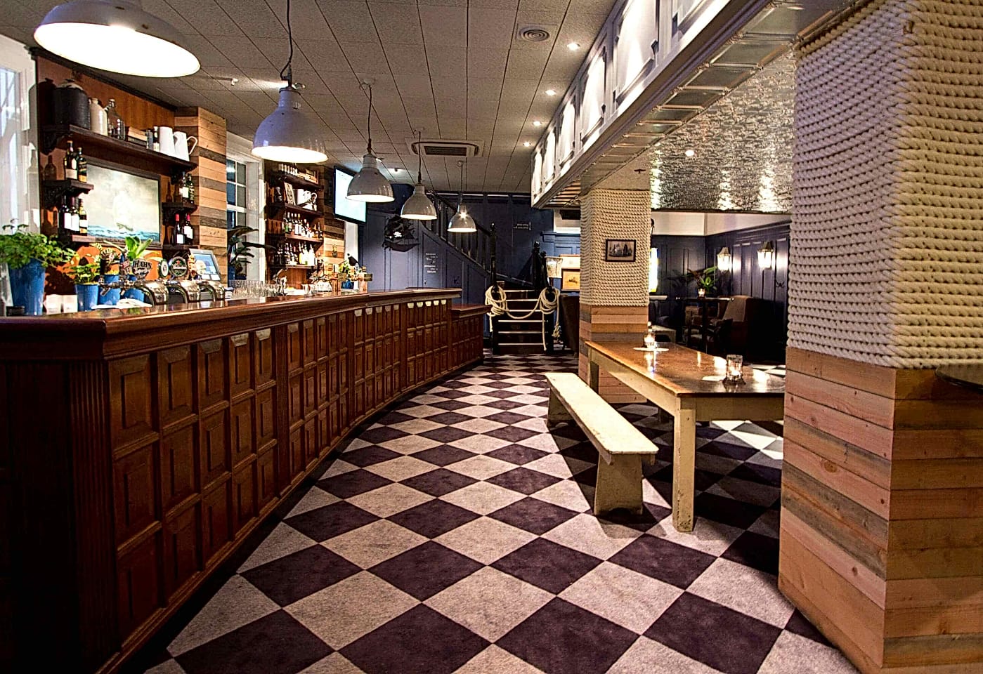 30 Knots, The Grand Hotel image 3