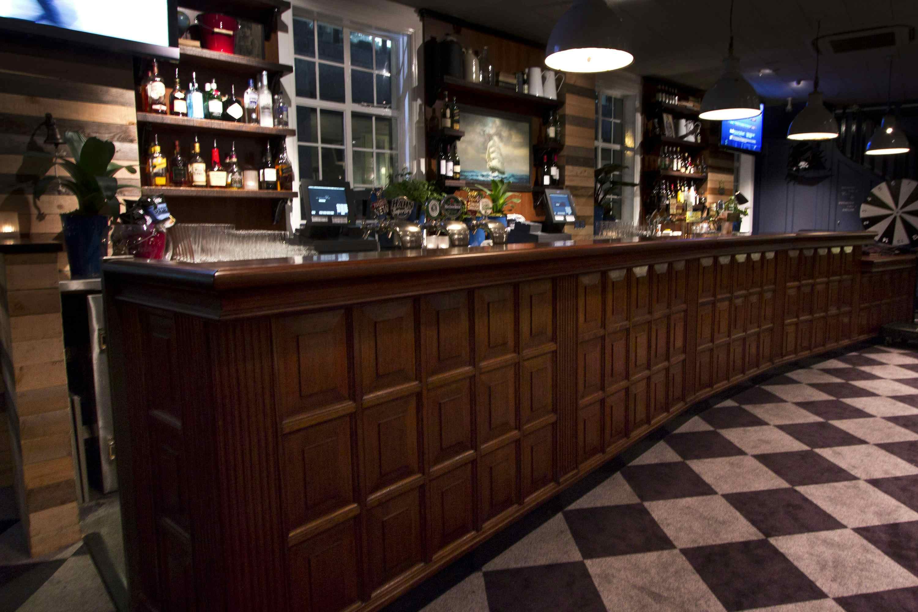 30 Knots, The Grand Hotel image 2