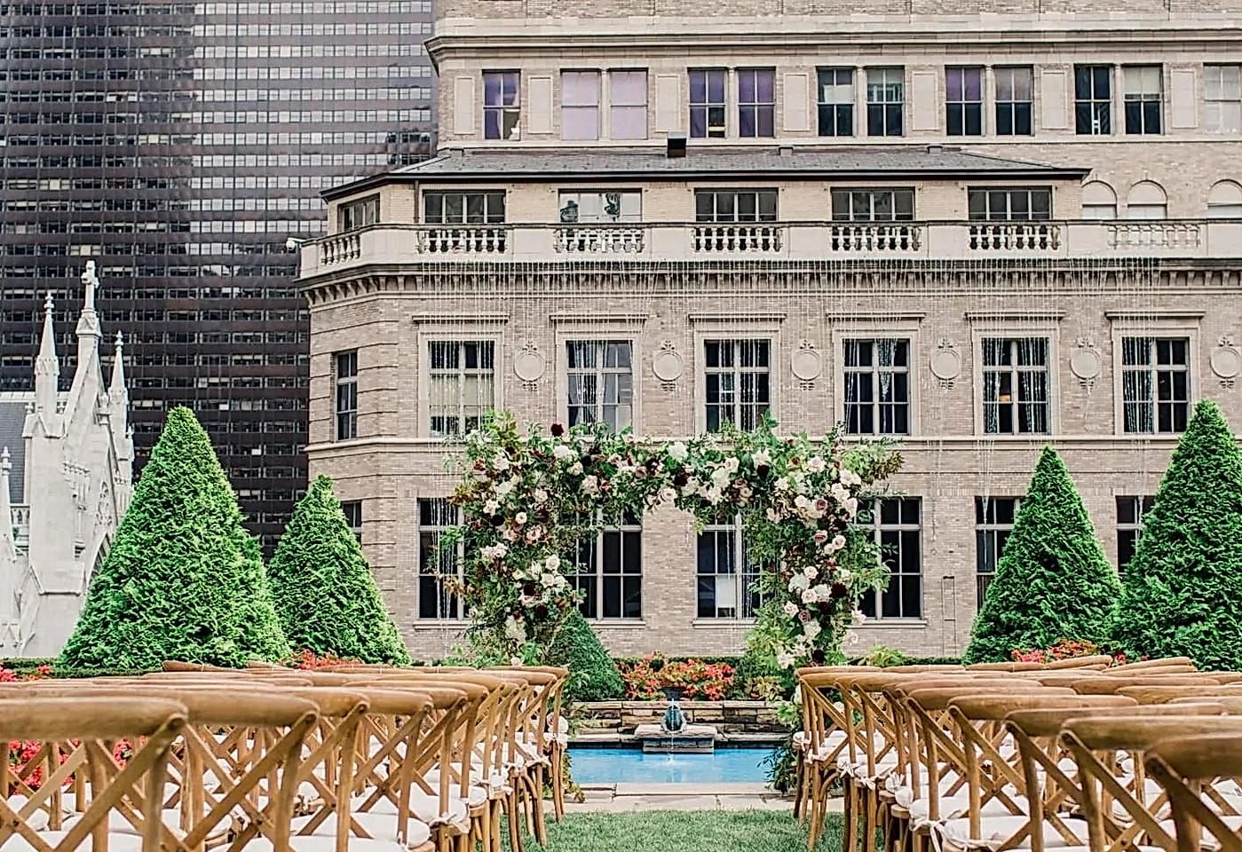 Enjoy an intimate, serene escape in the heart of the city: 620 Loft & Garden image 2