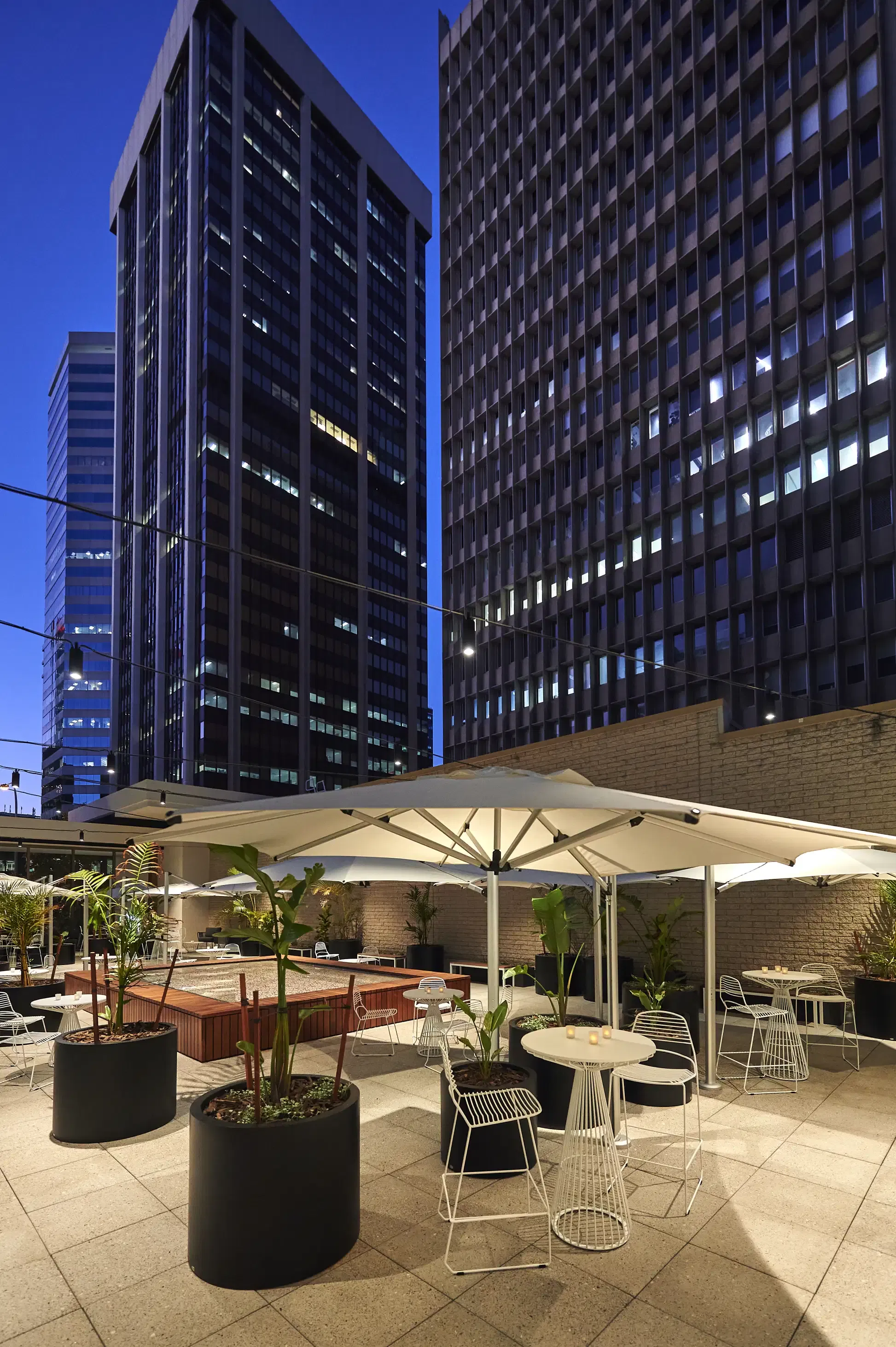 Outdoor Piazza, Parmelia Hilton Perth image 3