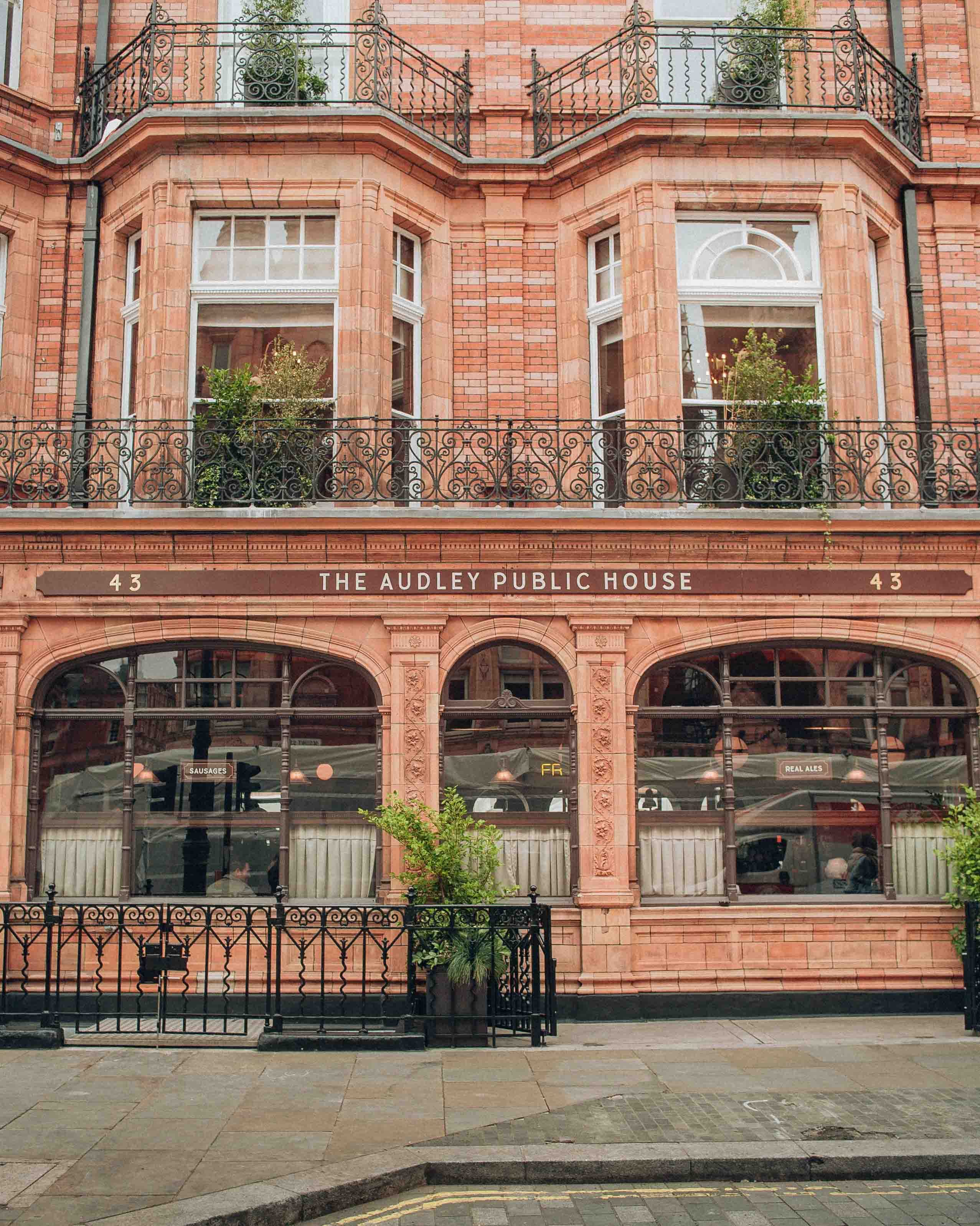 AUDLEY mayfair pub