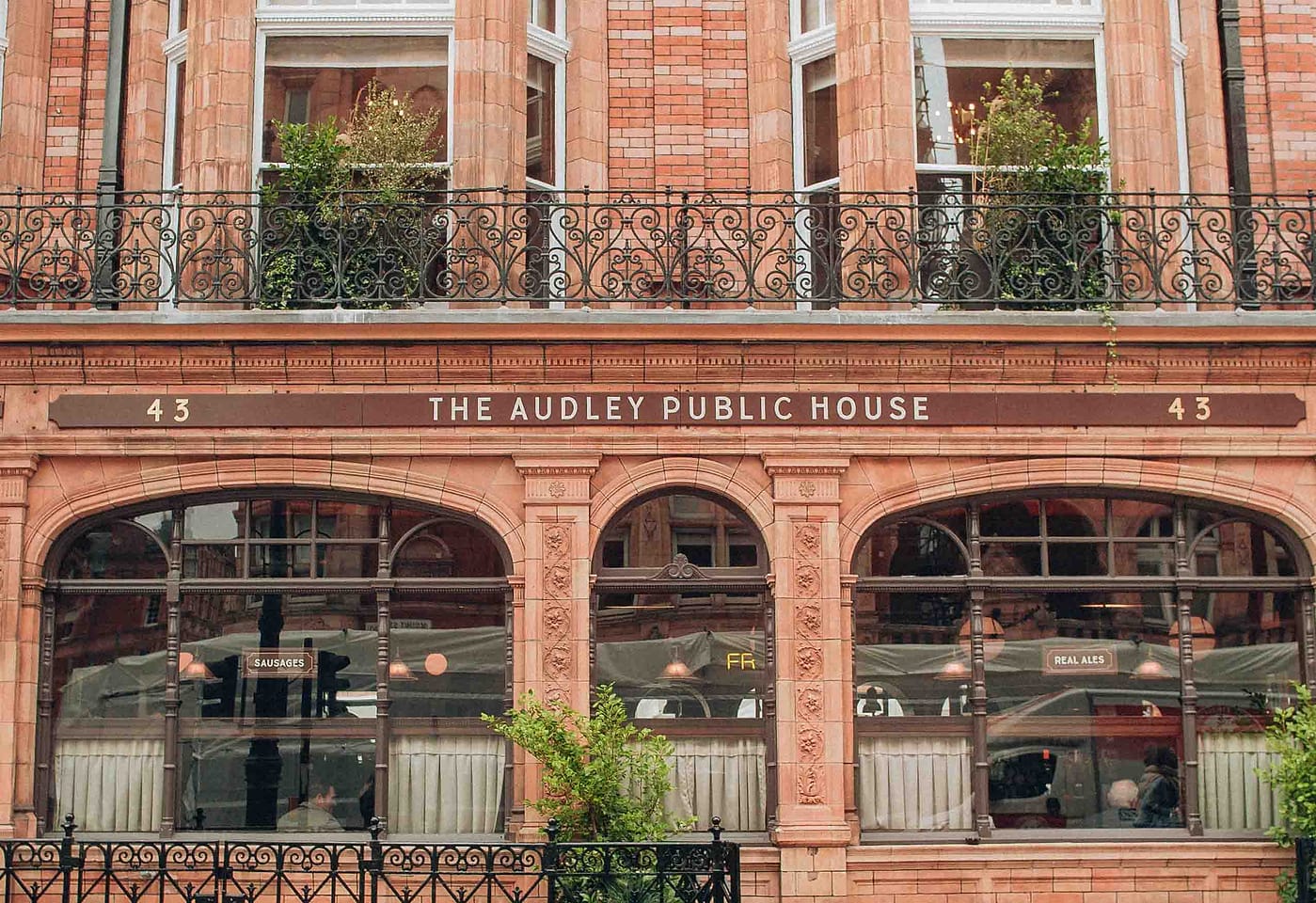 AUDLEY mayfair pub