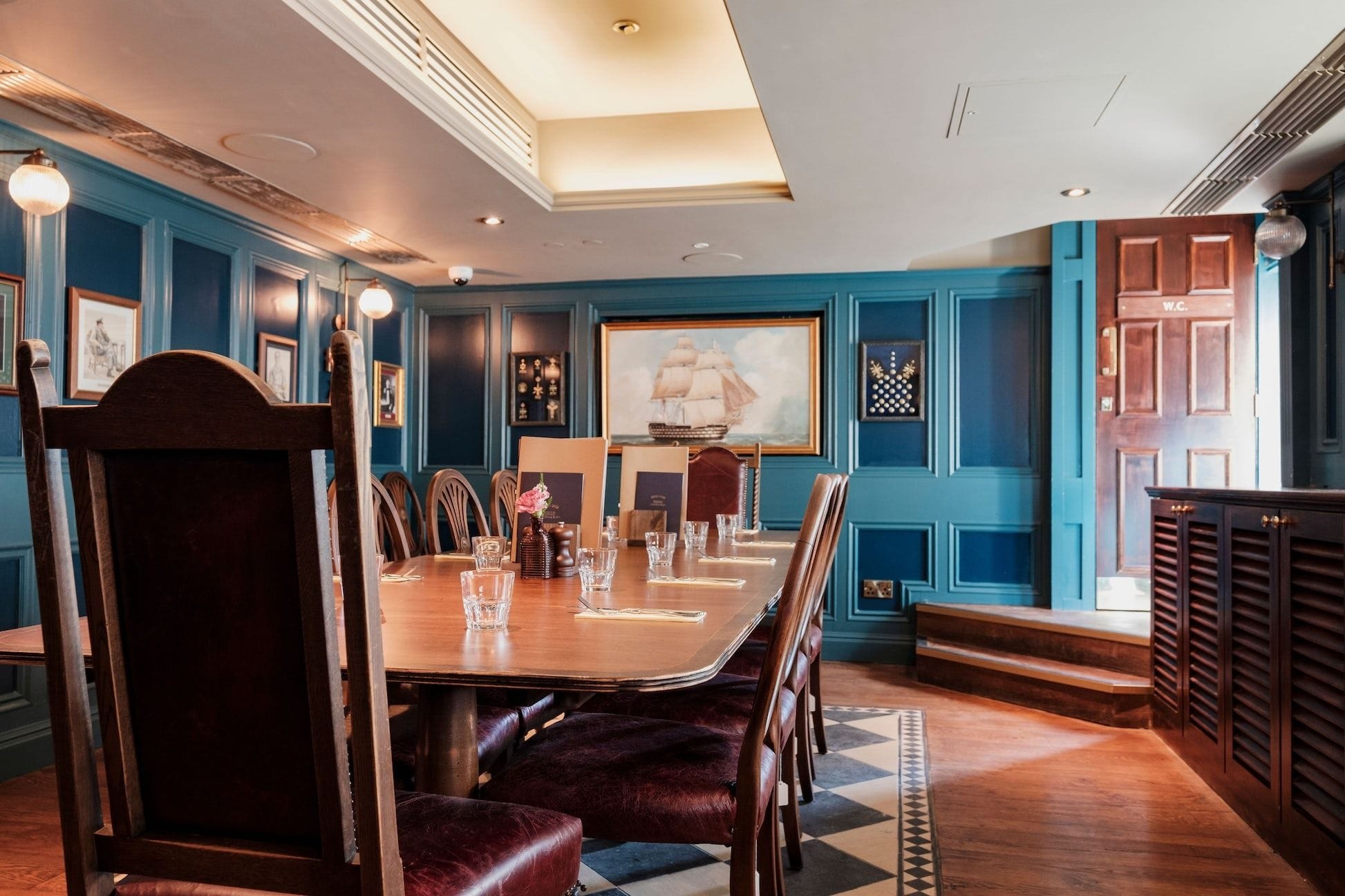 A historic pub with a fully stocked bar: The Admiralty image 2