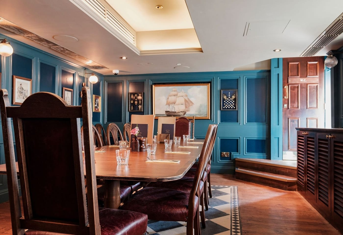 A historic pub with a fully stocked bar: The Admiralty image 2