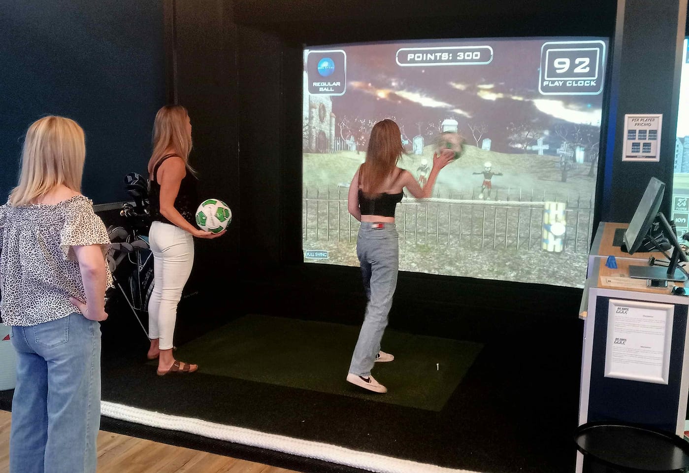 Big Swing Golf, Mile End1