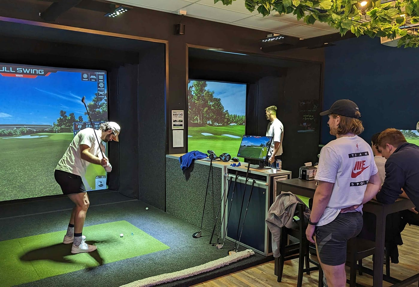 Big Swing Golf, Mile End image 3