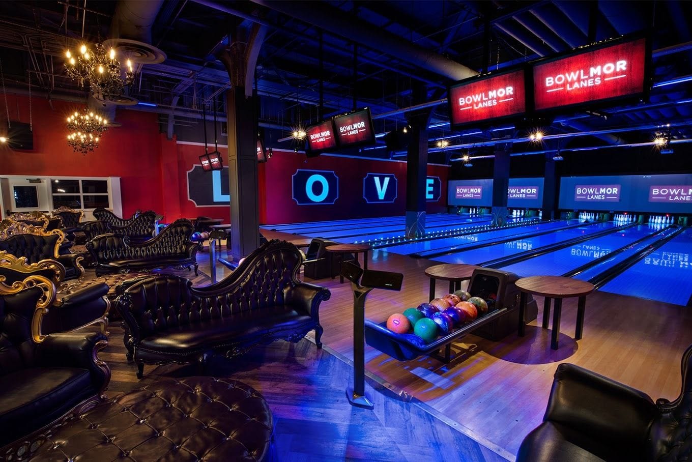 An upscale, retro-style bowling venue in NYC: Bowlero image 2