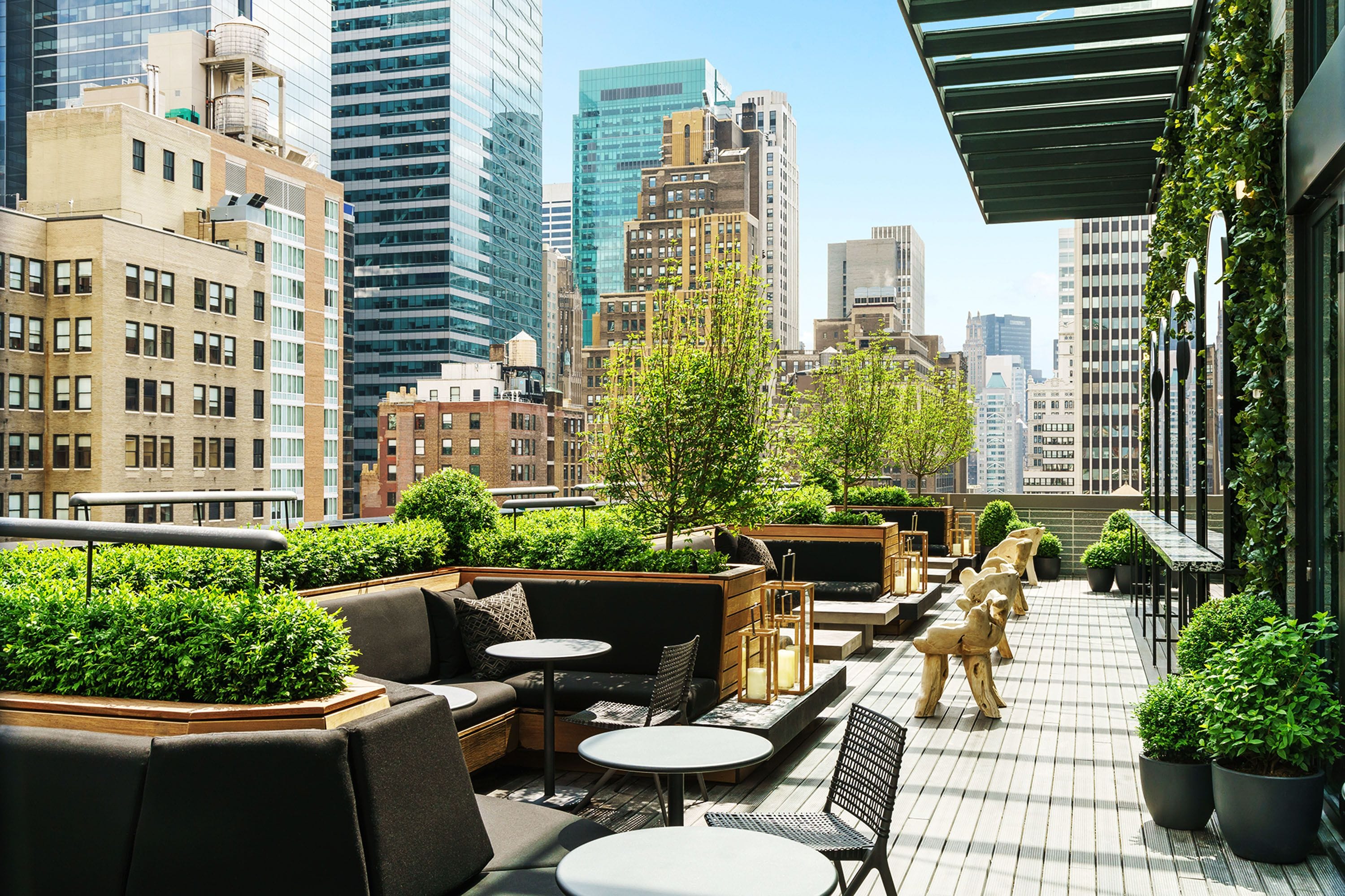 Midtown summer party venue in the Garment District: Castell Rooftop Lounge1