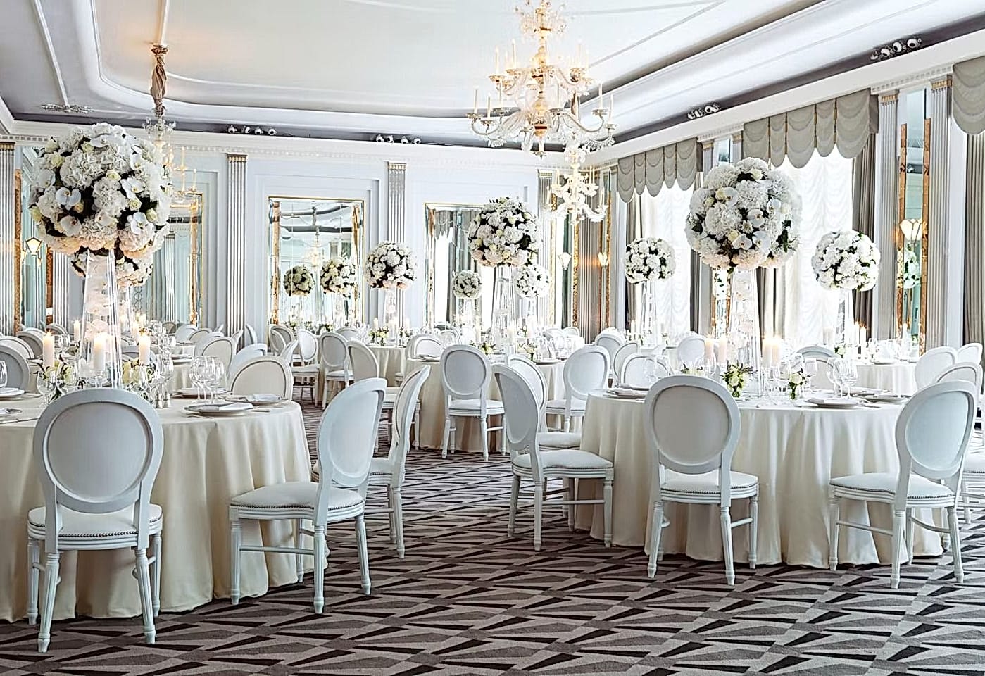 A London ballroom known for its Art Deco architectural design: Ballroom and Mirror Room, Claridge's image 2