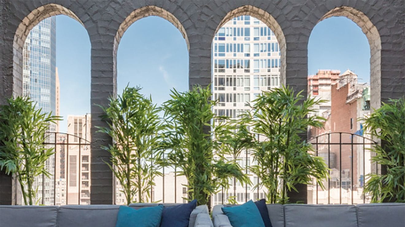 In the shadow of the Empire State Building: Cloud Social Rooftop Bar image 3