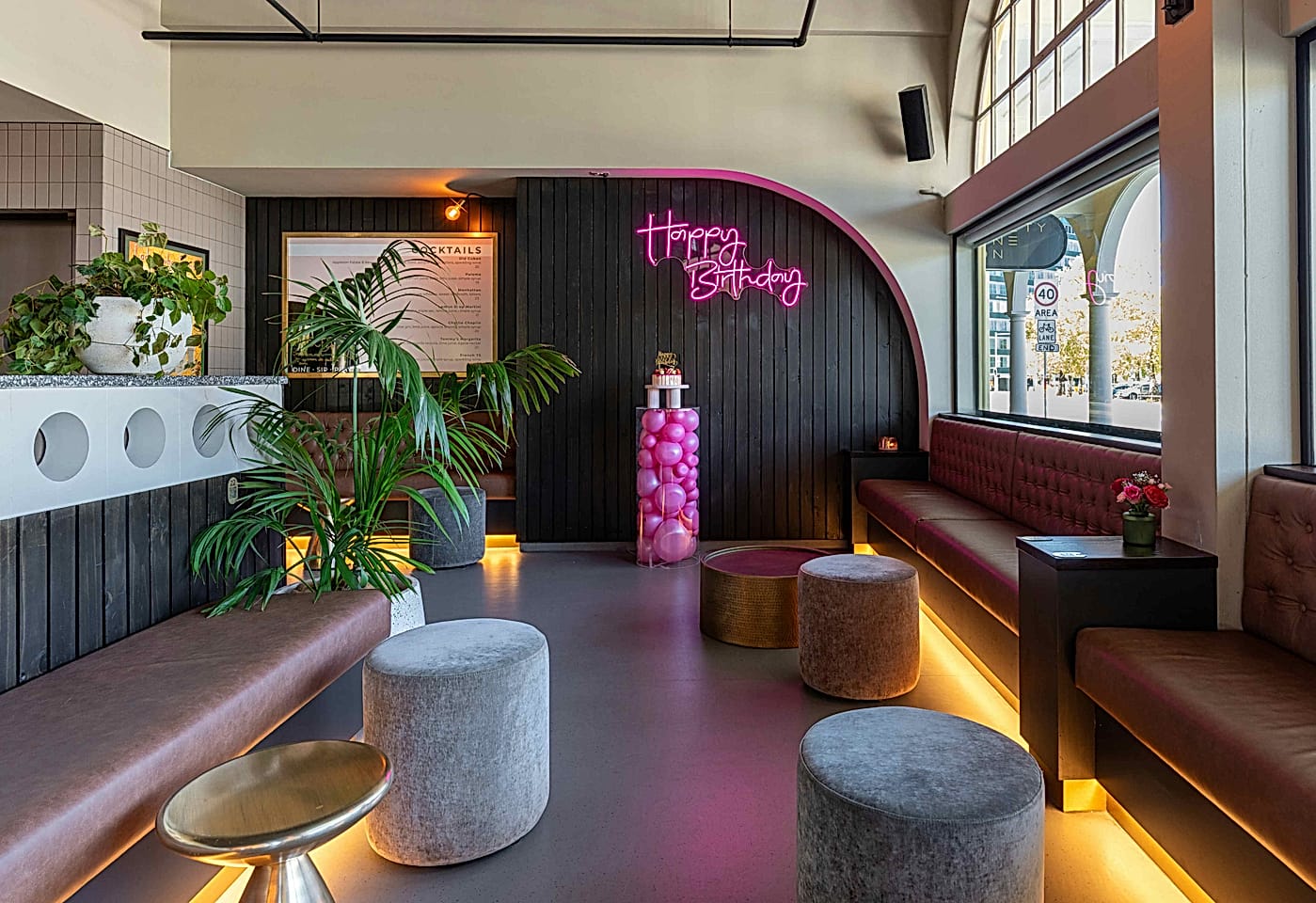 Cocktail Lounge, Luna Bar1