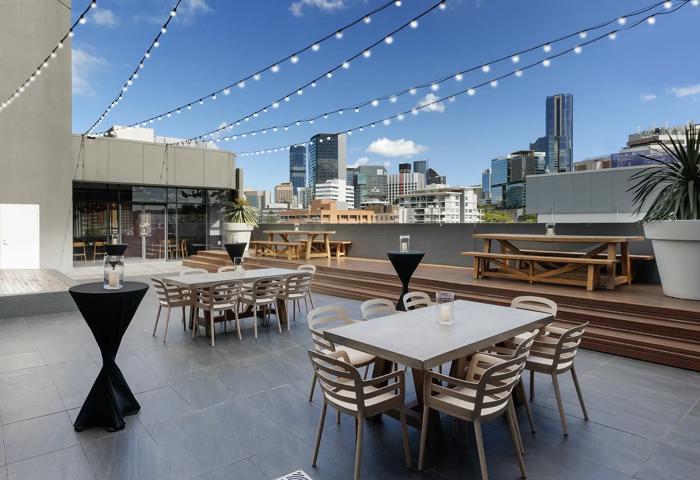 Courtyard, Hotel Grand Chancellor Brisbane1