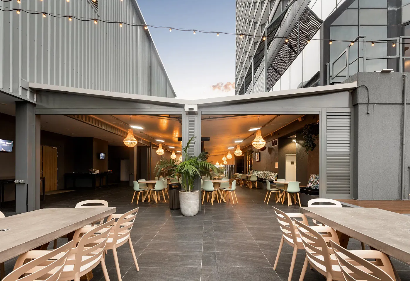 Courtyard, Hotel Grand Chancellor Brisbane image 2