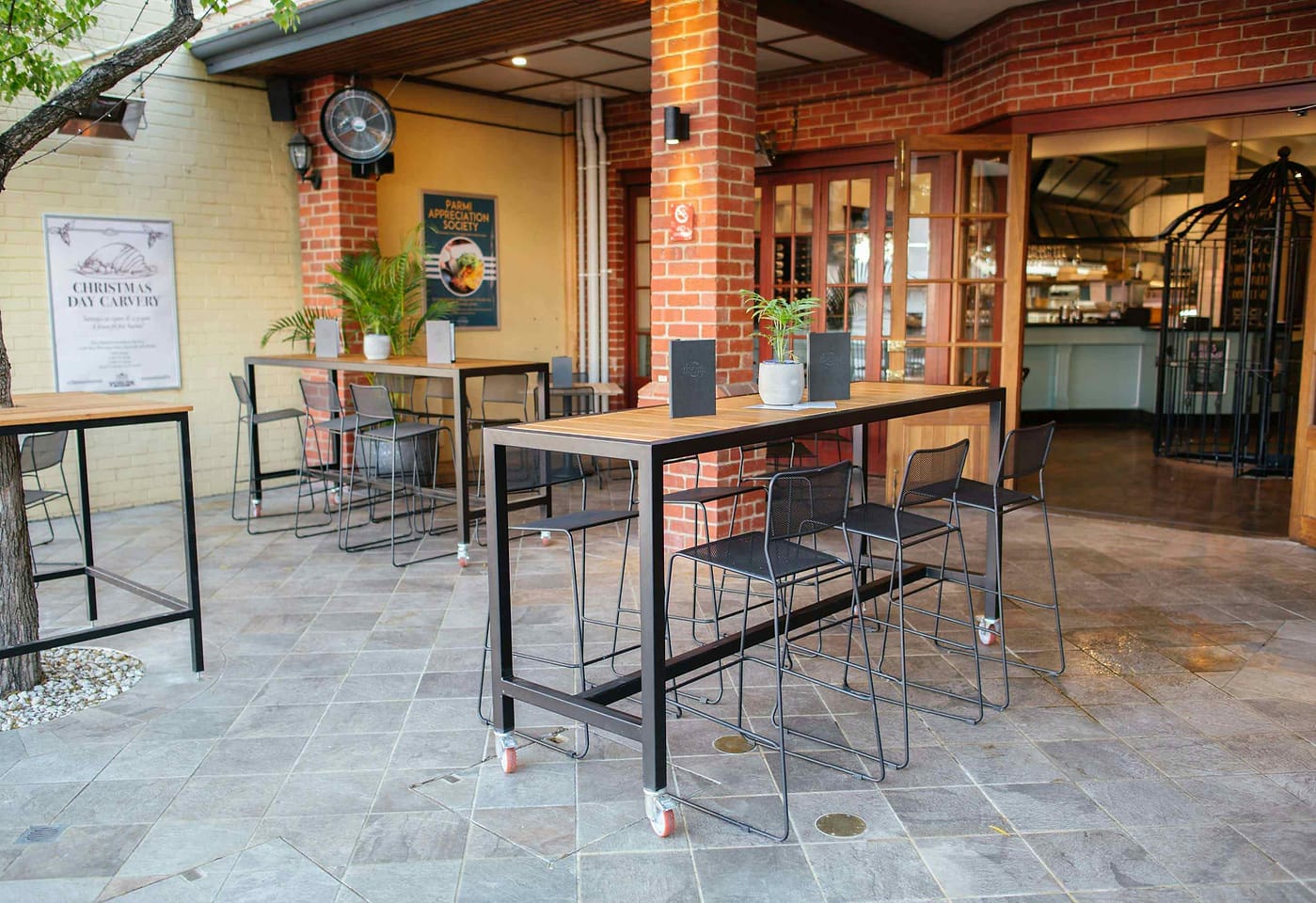 Courtyard, Victoria Park Hotel image 2