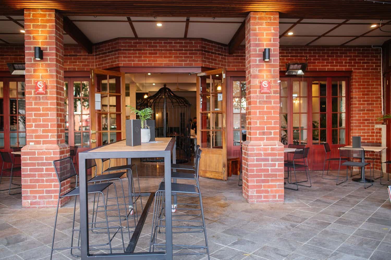 Courtyard, Victoria Park Hotel1