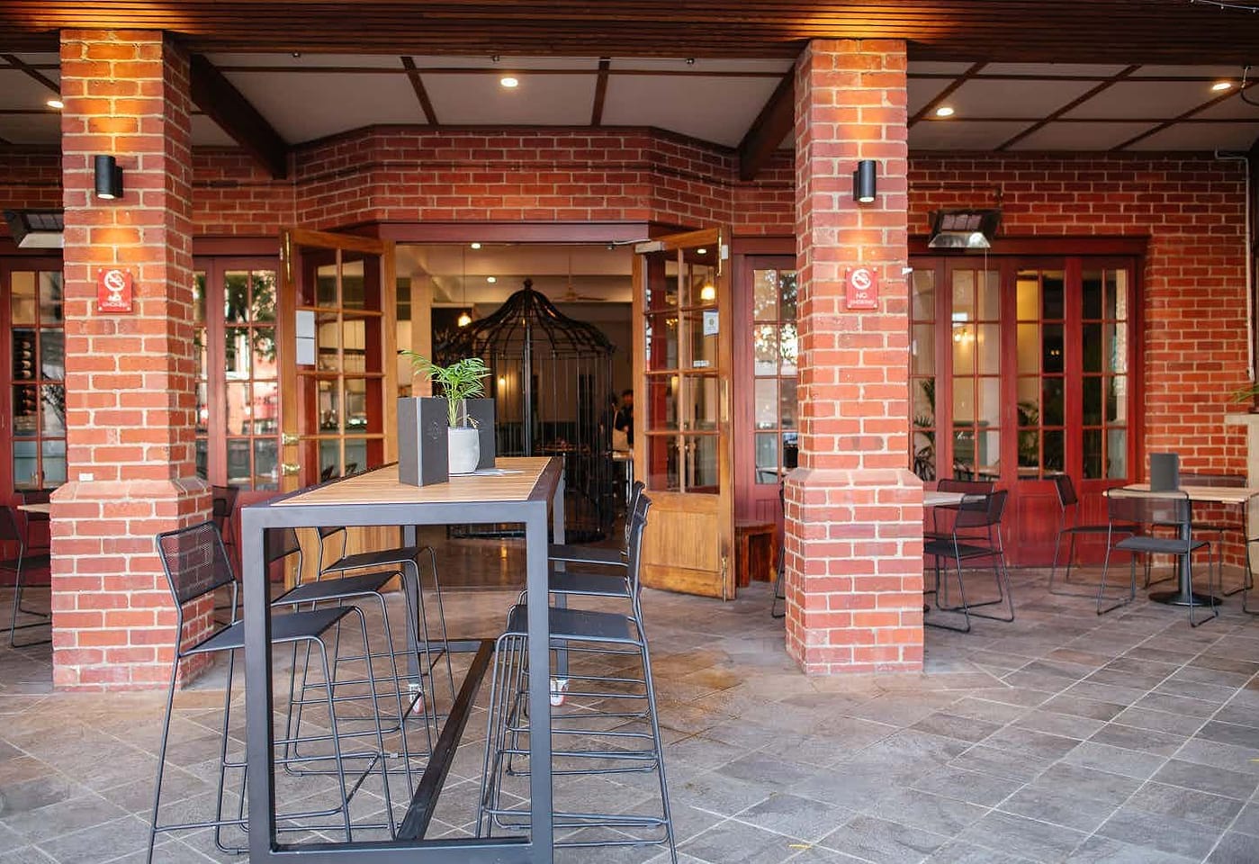 Courtyard, Victoria Park Hotel1
