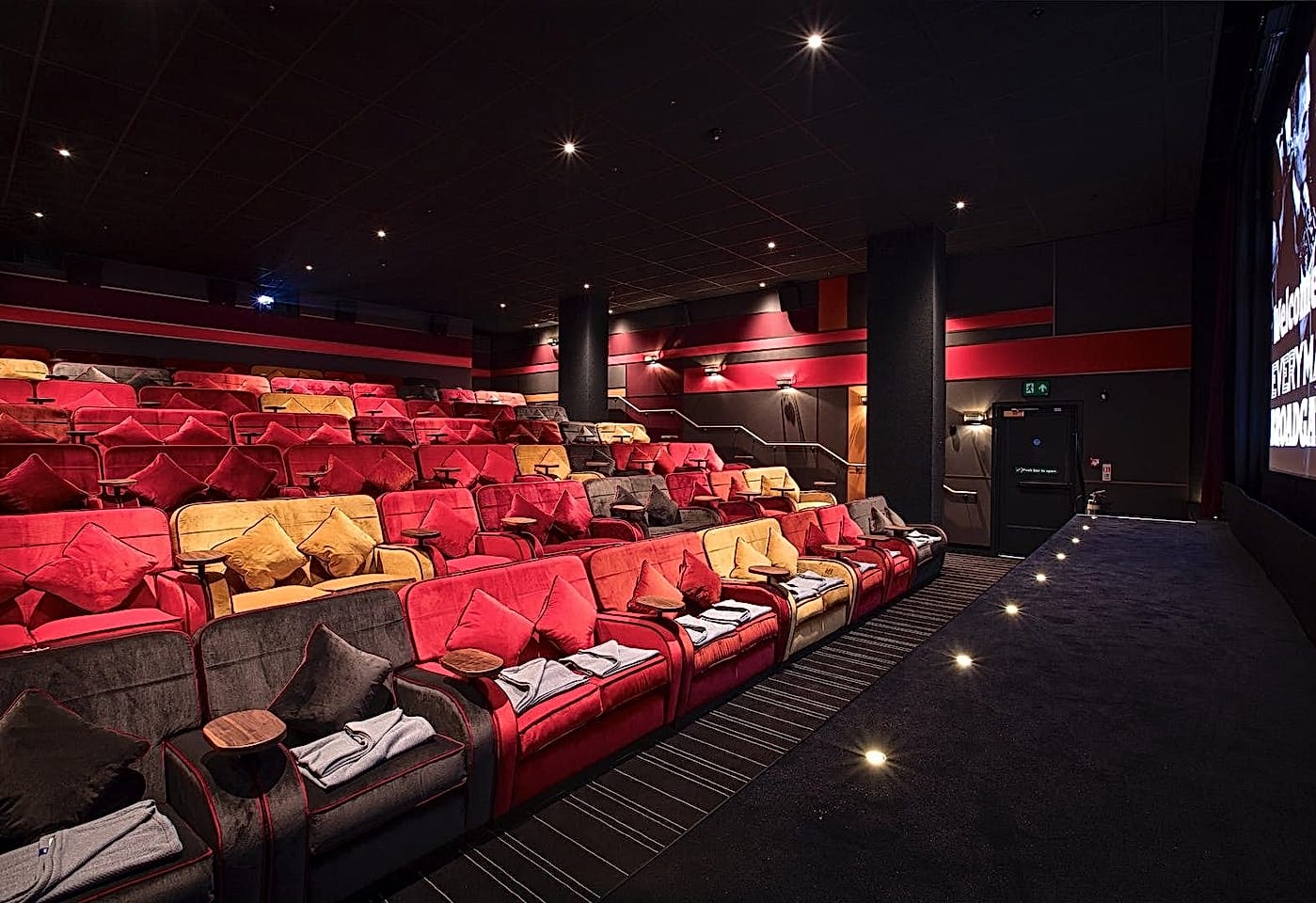 A London art-deco conference room big on presentation: Everyman Broadgate1