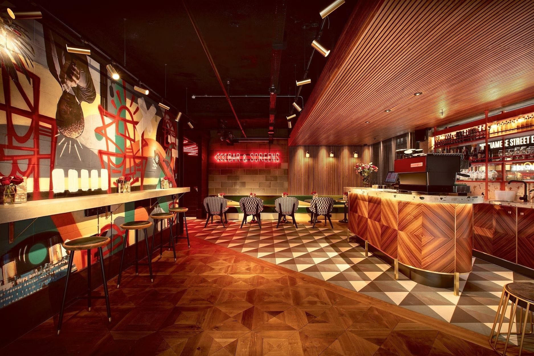 A London art-deco conference room big on presentation: Everyman Broadgate image 3