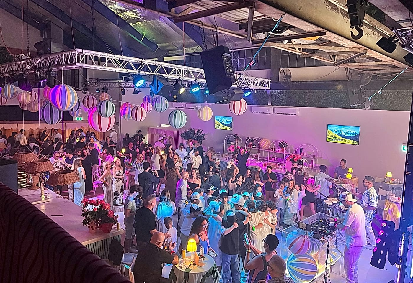 Exclusive Event Hire, 3Danks 1