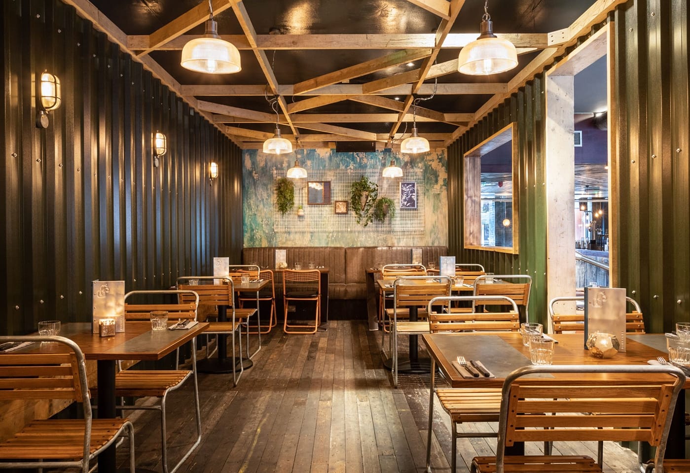 A cheap and chic cocktail bar in Manchester: Foundry Project1