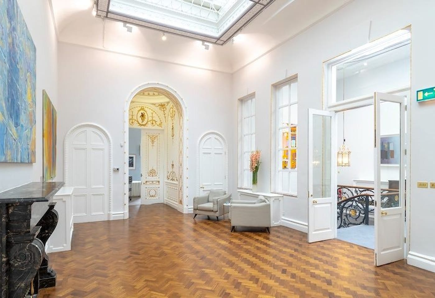 An elegant meeting room with a view of Londons finest: Carlton House Terrace image 3