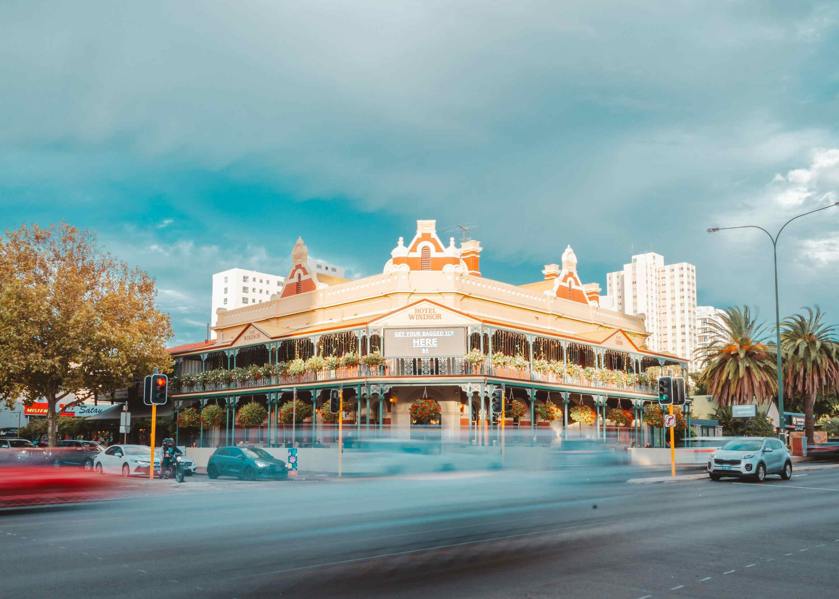 Garden Bar, The Windsor Hotel1
