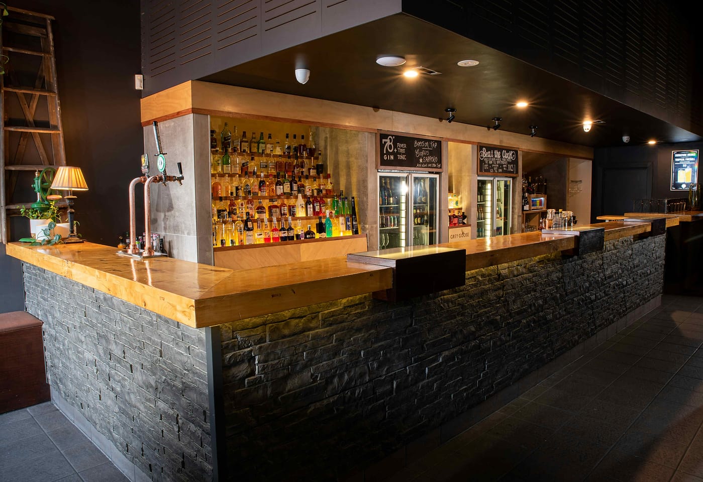 Ground Level Cocktail Lounge, Distill image 2