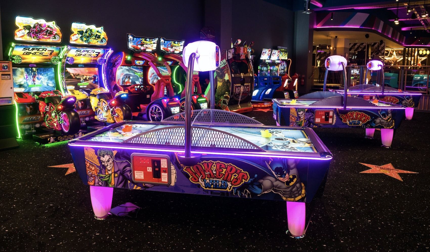 For bowling even Americans would feel at home at: Hollywood Bowl image 3