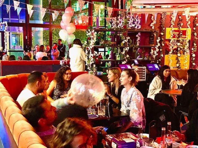 A London bar with themed karaoke rooms: Huckster image 2