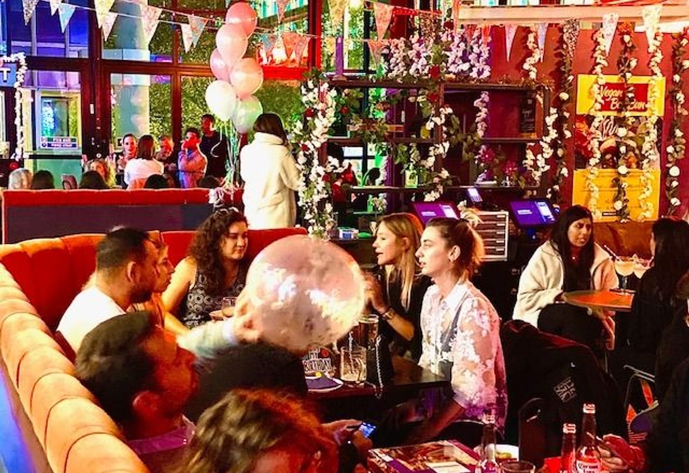 A London bar with themed karaoke rooms: Huckster image 2