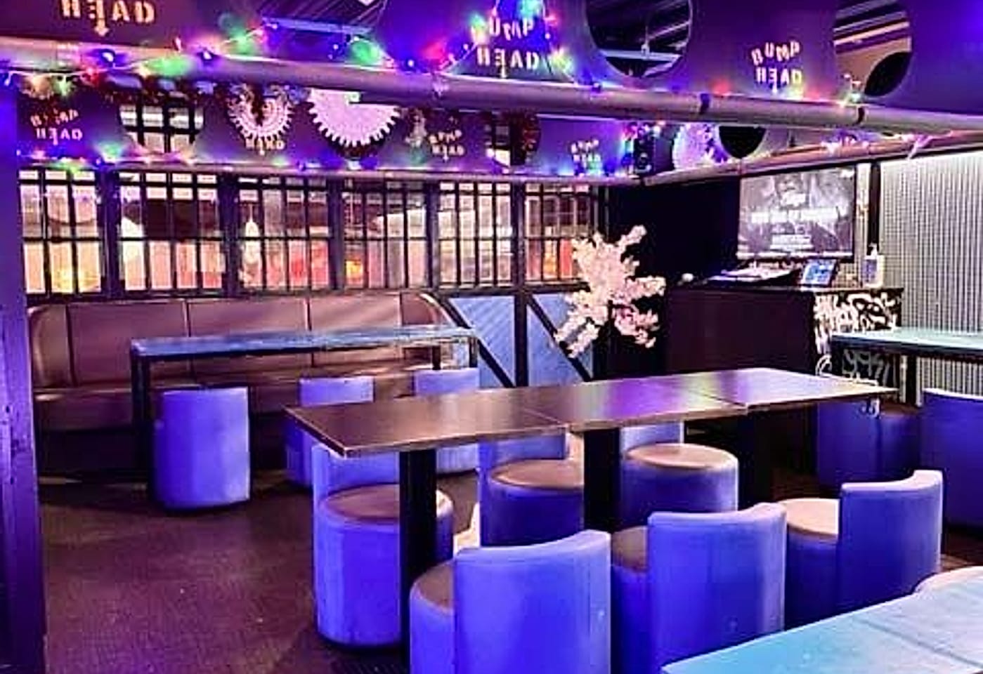 A London bar with themed karaoke rooms: Huckster1