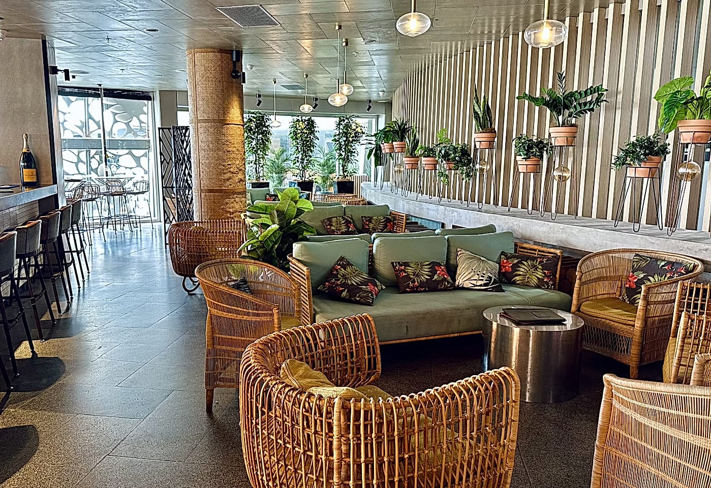 Hurricane's Bar & Grill | Beachfront View and Balcony Exclusive Hire | Venue hire Gold Coast | 1