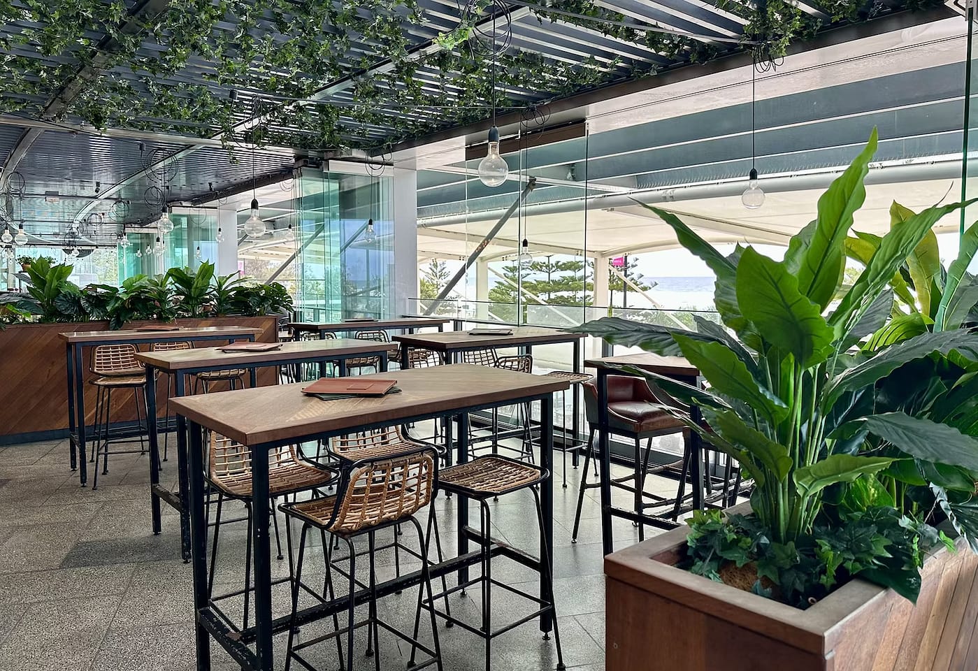 Hurricane's Bar & Grill | Beachfront View and Balcony Outdoor Seating | Venue hire Gold Coast | 3