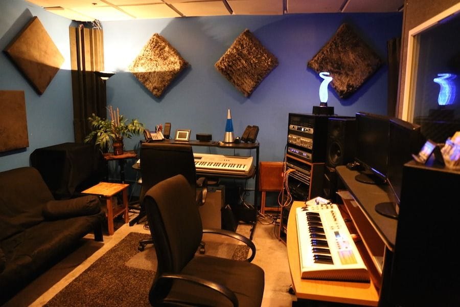 A recording studio in Manhattan with a cool atmosphere: JAMBOX Entertainment1