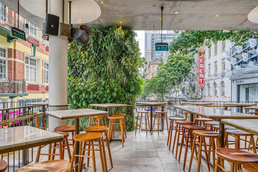 LOWER DECK, Jimmy’s On The Mall image 2