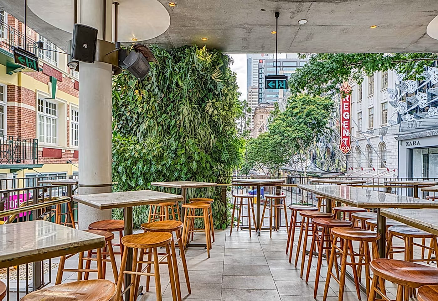 LOWER DECK, Jimmy’s On The Mall image 2