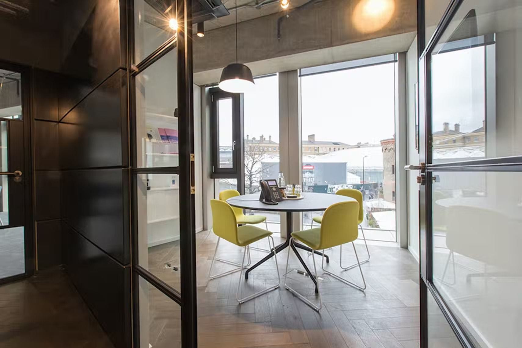 Hire a modern meeting room in Kings Cross
