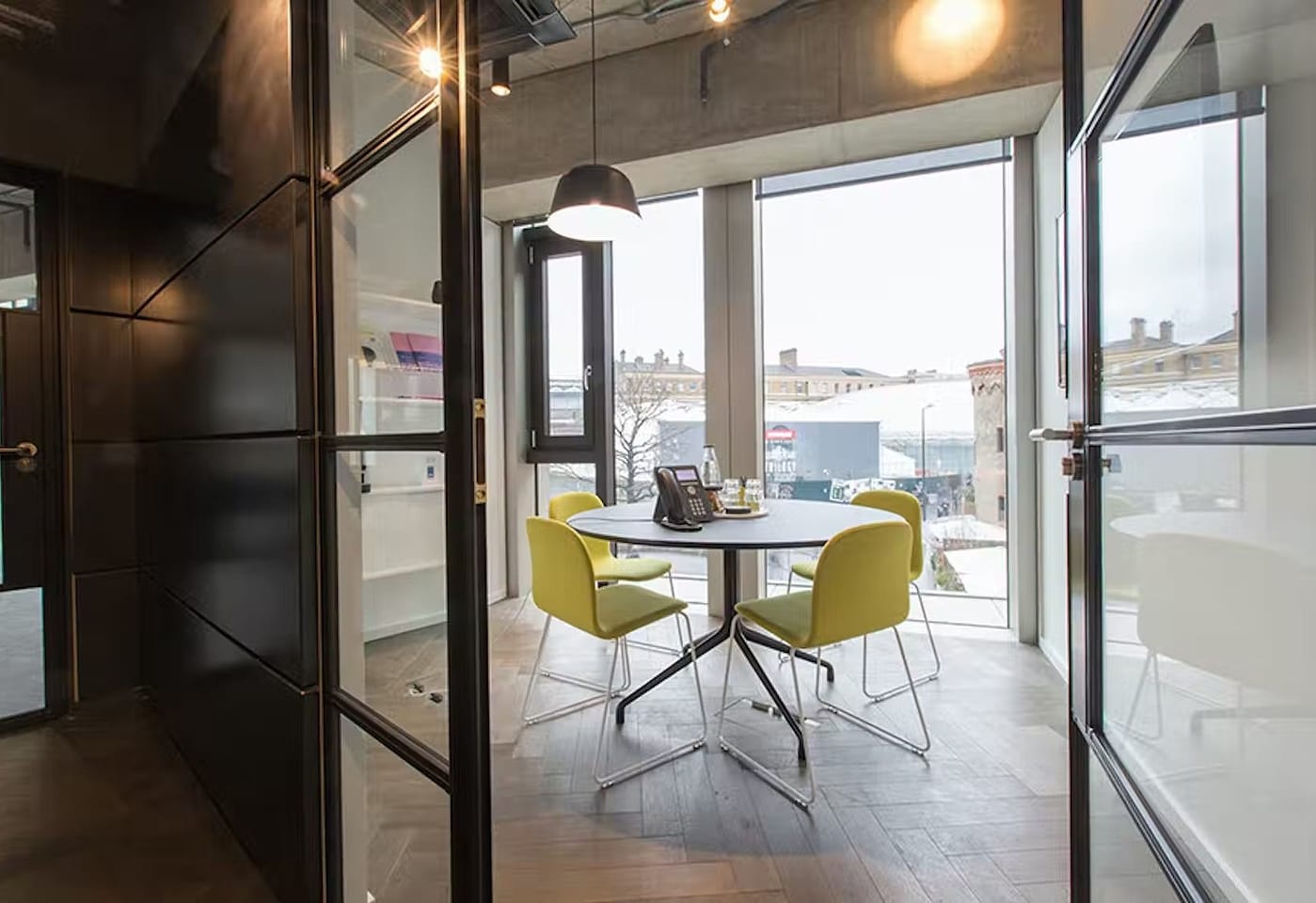Hire a modern meeting room in Kings Cross
