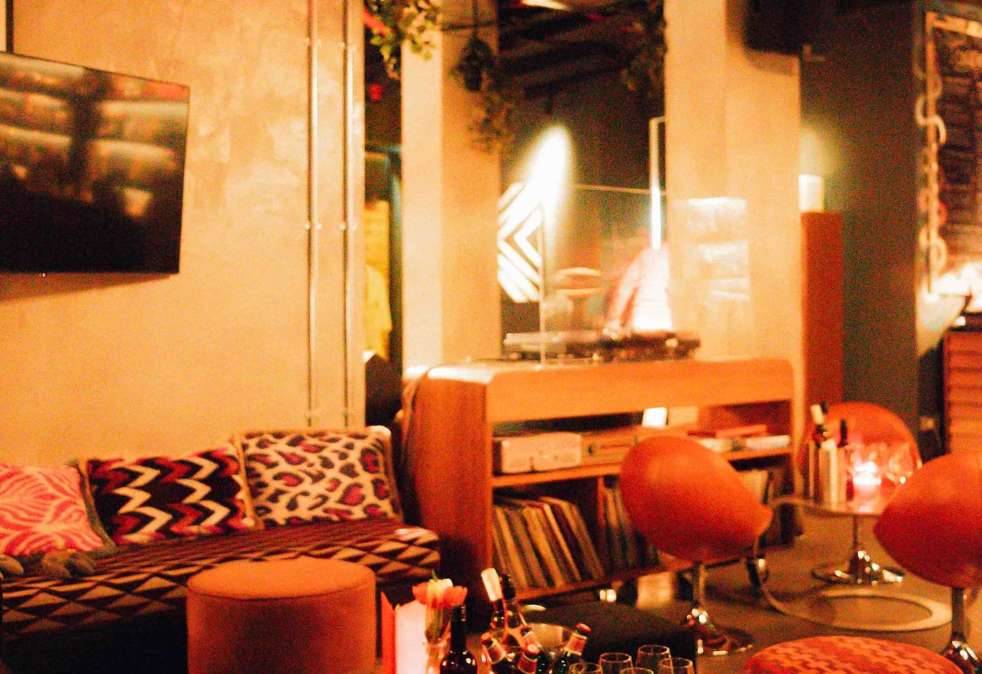 A New York loft space in Soho: Little Scarlet Door1