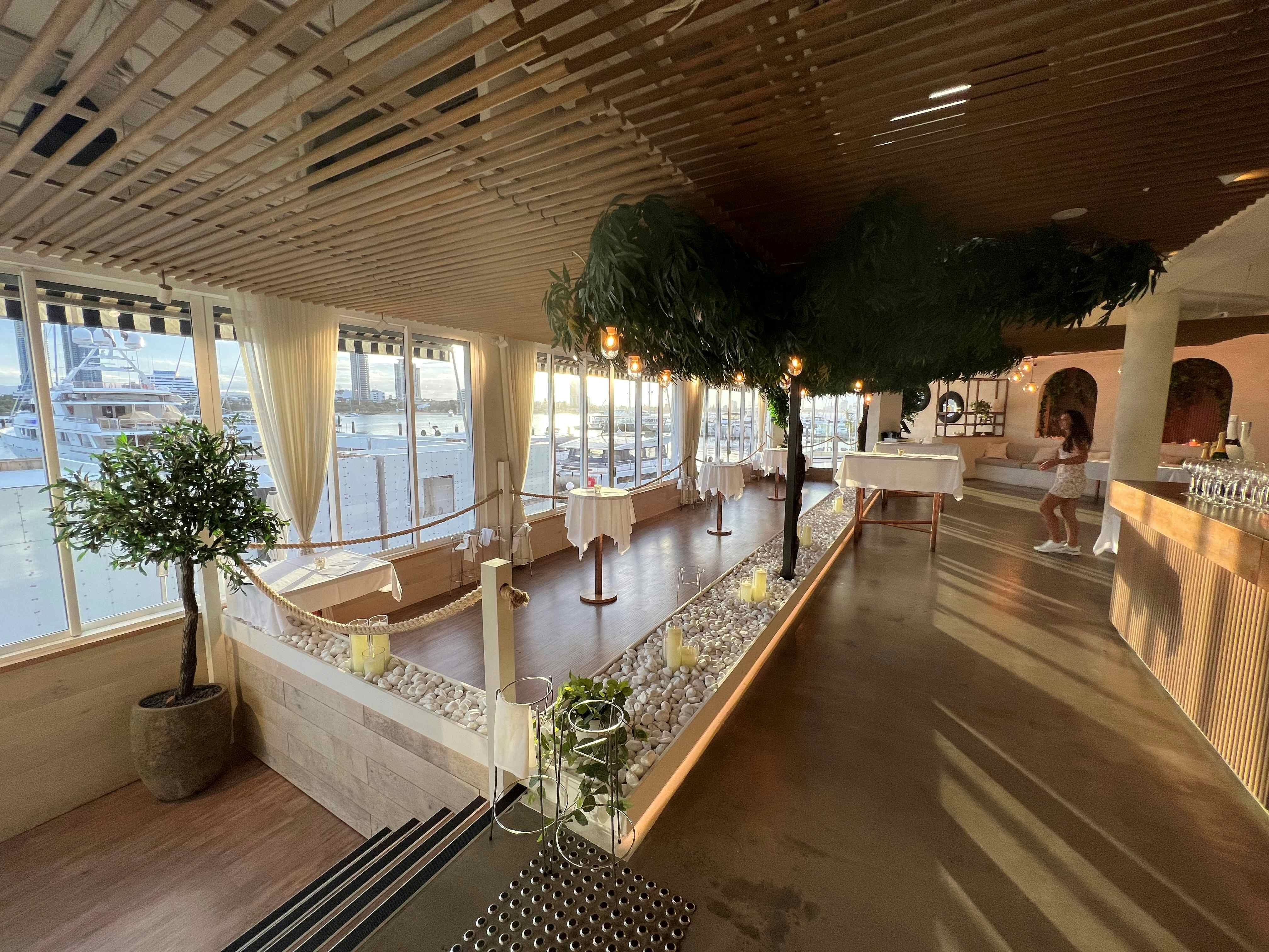 La Luna Dining image 3