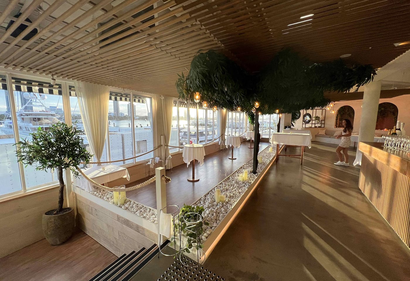 La Luna Dining image 3
