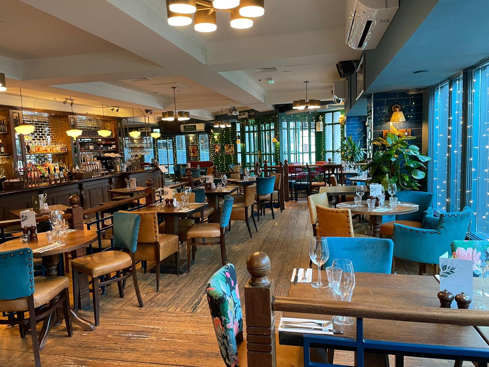 Interior photograph of Liverpool Street pub, The White Horse, in east London