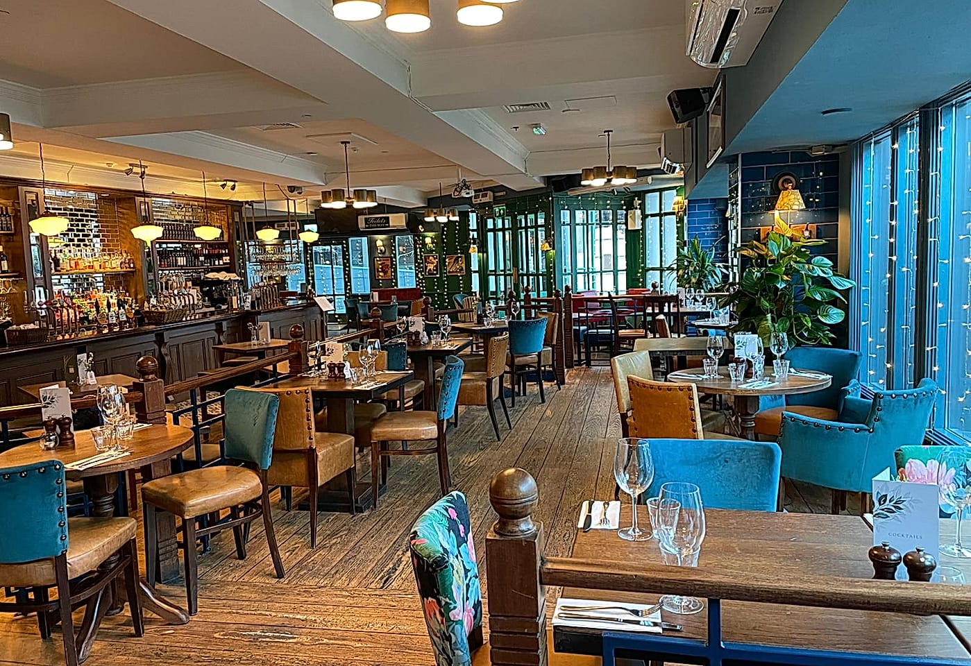 Interior photograph of Liverpool Street pub, The White Horse, in east London