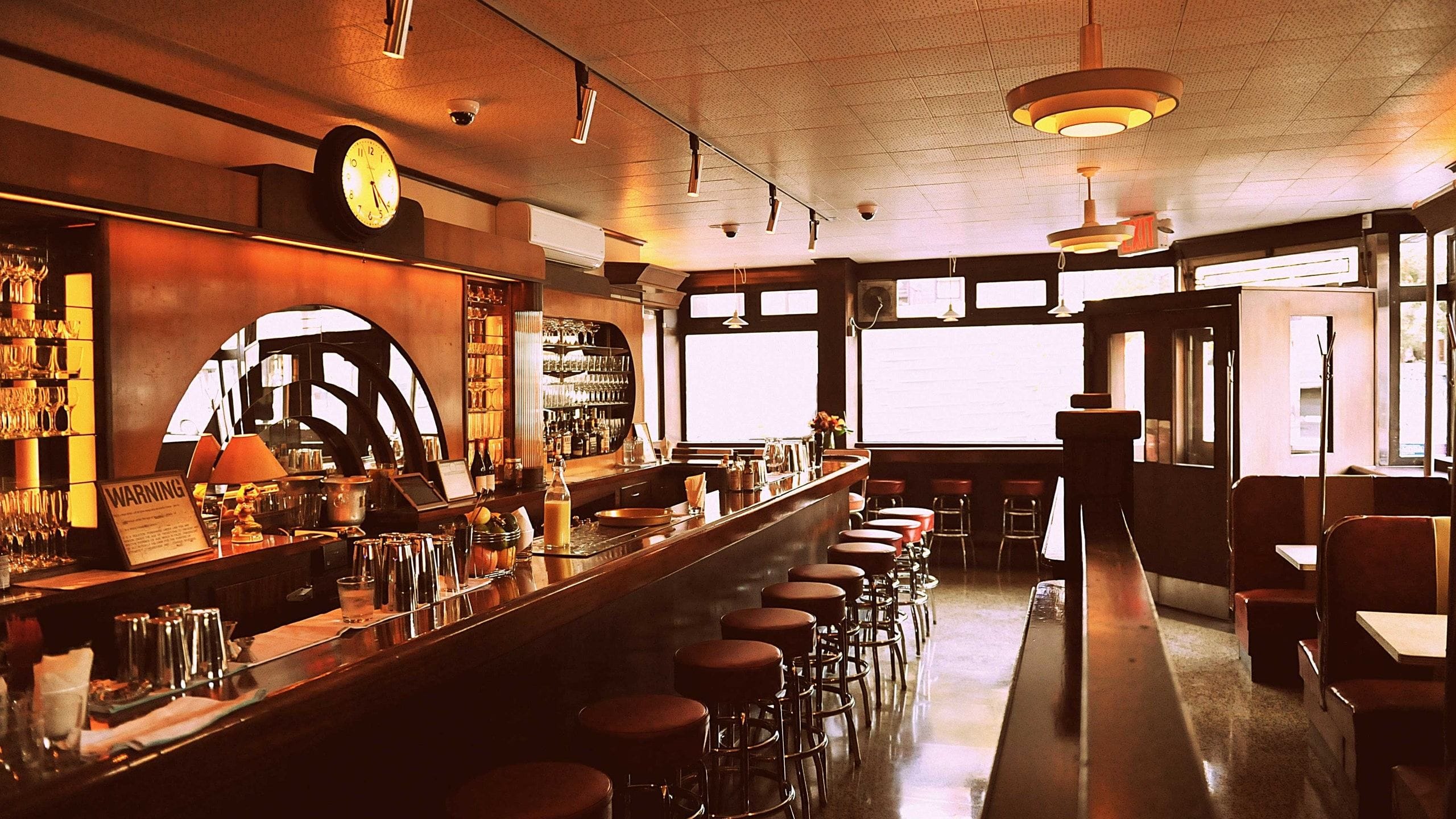 A classic bar with a squeeze of modernity: Long Island Bar1