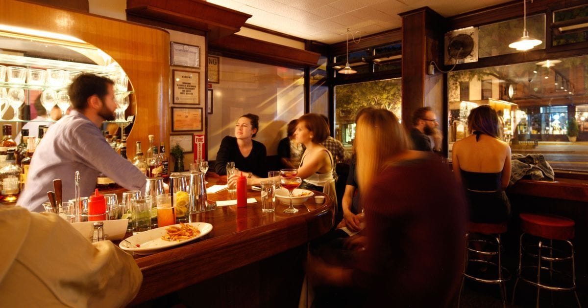 A classic bar with a squeeze of modernity: Long Island Bar image 3