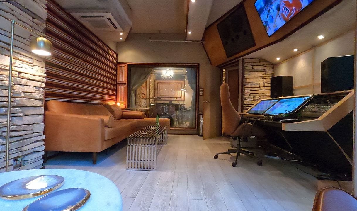 Recording studios in Manhattan for audiophiles: Lounge Studios  image 2