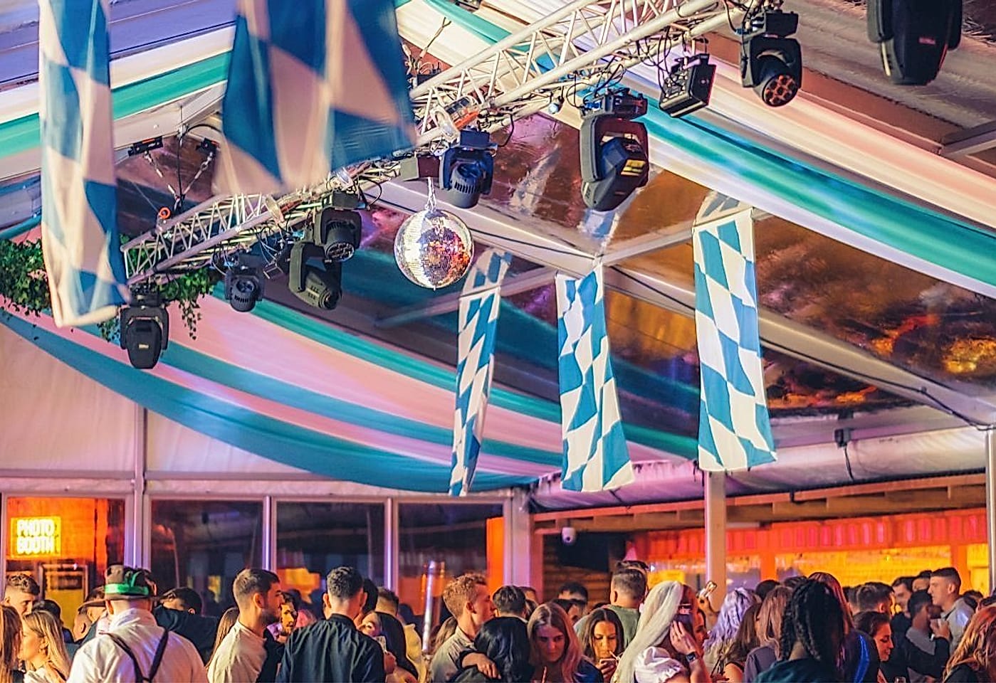 Luna Springs, outdoor bar in Birmingham